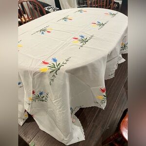 Vittorio Vintage Tablecloth 67/126 White with Flowers Made In Switzerland New